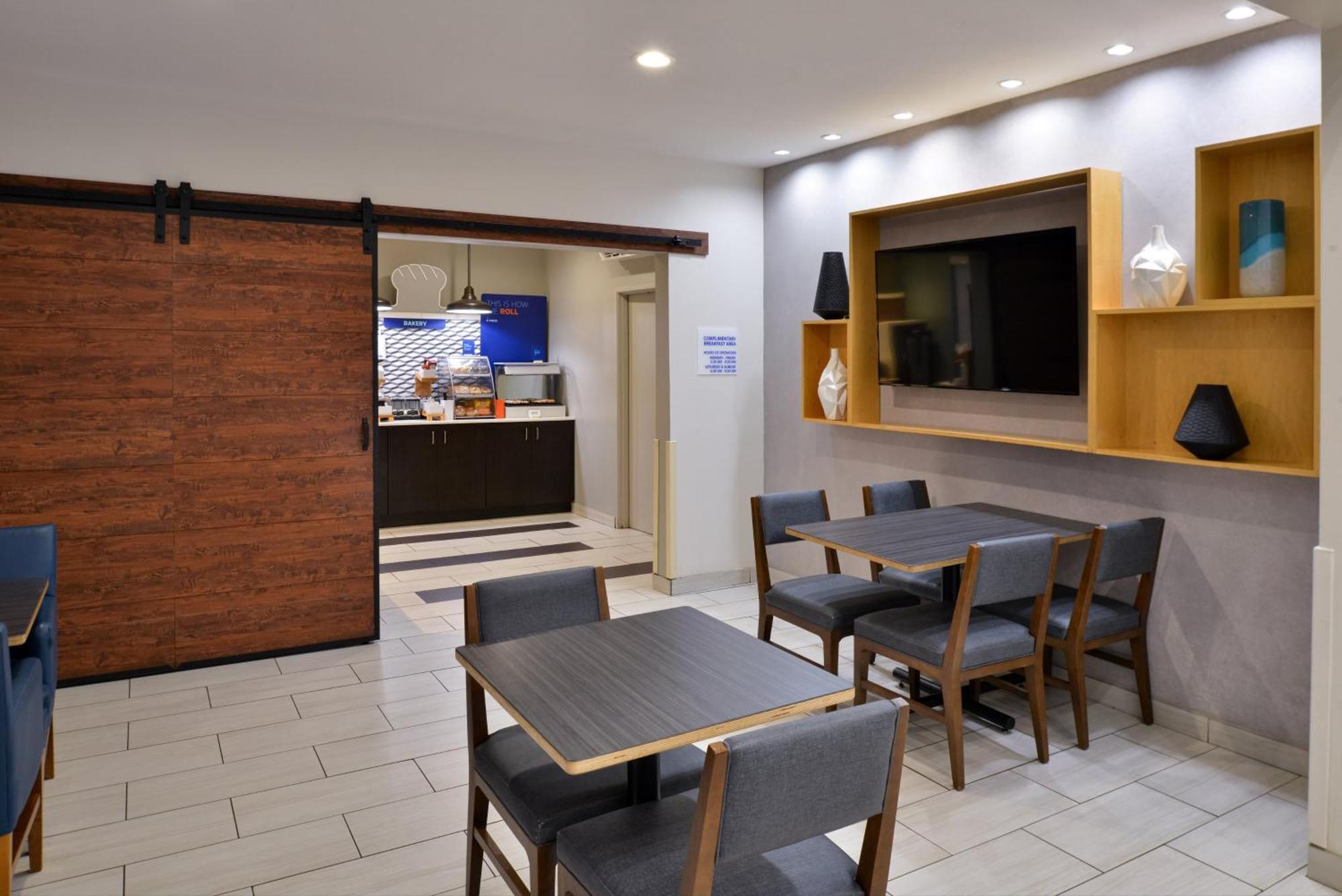 Holiday Inn Express Hotel & Suites Farmington By Ihg Exterior foto