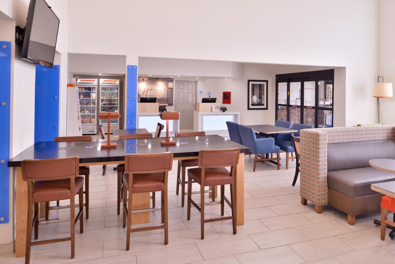 Holiday Inn Express Hotel & Suites Farmington By Ihg Exterior foto